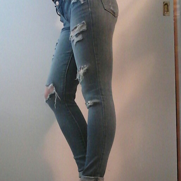 ♡ American Eagle Low Rise Ripped Jeans♡ - Picture 3 of 6